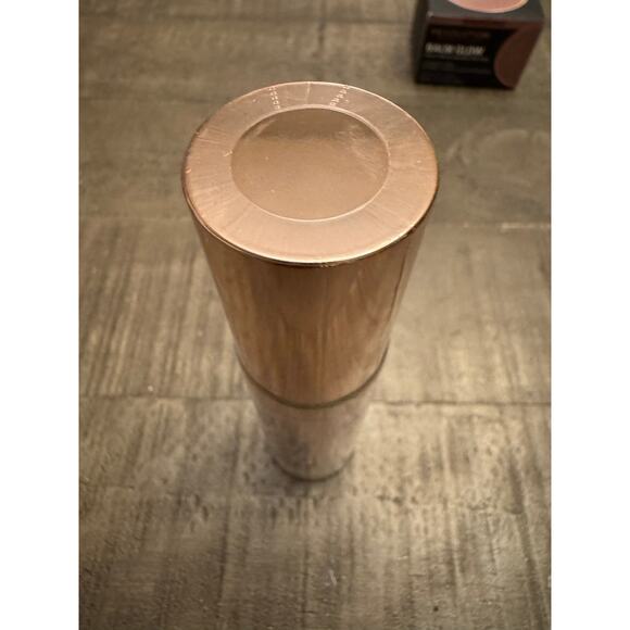 Revolution London Conceal & Hydrate Radiance Foundation Shade F0.2, 0.7 Fl. Oz - Picture 5 of 6